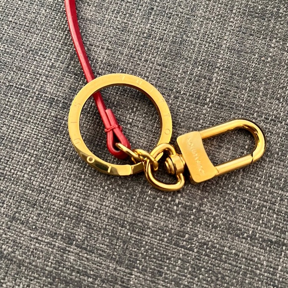 Louis Vuitton Caissa Hobo in Damier Ebene & Red - Picture 6 of 10